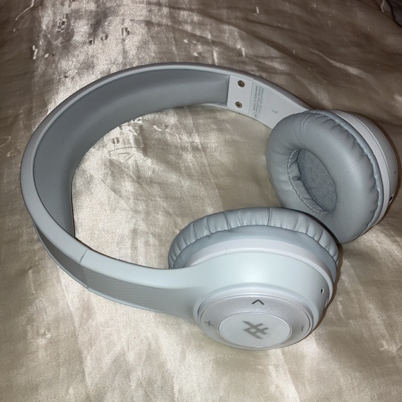 IFROGZ toxix wireless headphones - Picture 5 of 6